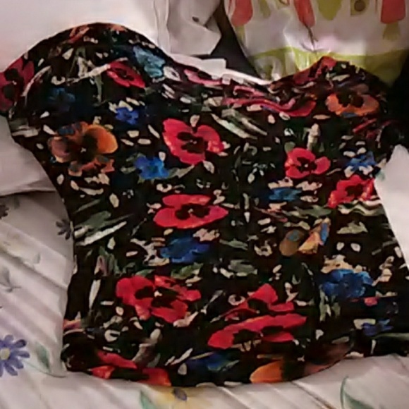 Floral croptop - Picture 1 of 2